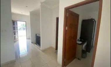 disewakan rumah bagus furnished di utan kayu matraman 2 lantai