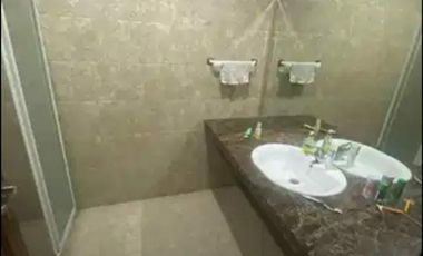 disewakan rumah bagus furnished di utan kayu matraman 2 lantai