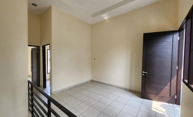 Dijual Murah  BU rumah 2 Lantai baru renovasi. Siap tinggal