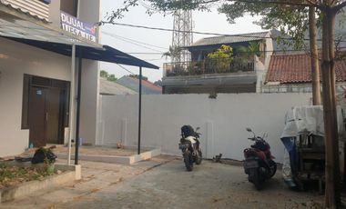 Dijual Murah  BU rumah 2 Lantai baru renovasi. Siap tinggal