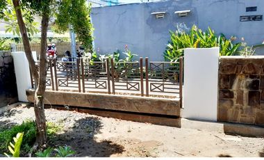 Rumah mewah dekat UNESA dan Perkantoran Ahmad Yani di ketintang baru