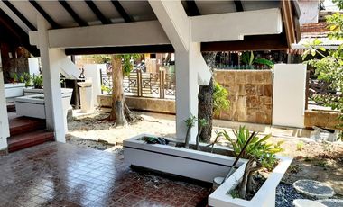 Rumah mewah dekat UNESA dan Perkantoran Ahmad Yani di ketintang baru