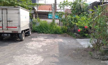 Jual rumah lama itung tanah cocok buat bangun gudang Kenjeran