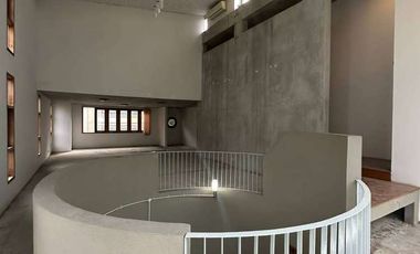 DISEWAKAN RUKO+ RUMAH 2 LANTAI DENGAN KONSEP GALERY (Cocok Untuk Kanto