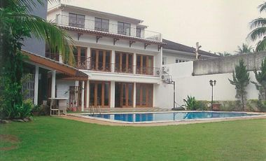 Rumah Furnished, Bagus Dan Luas engan Private Swimming Pool