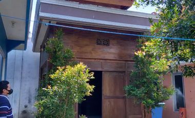 Gudang parangjoro akses truk fuso