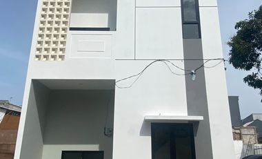 Smartownhouse koja rumah 2 lantai miniamlis ditengah kota jakarta