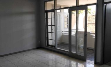 Dijual Rumah terawat di Komplek Sumber Sari