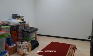 Rumah Dharmahusada Indah Mewah Dengan 4 Halaman Terbuka Semi Furnished