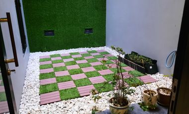 Rumah Dharmahusada Indah Mewah Dengan 4 Halaman Terbuka Semi Furnished