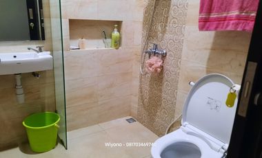 Rumah Dharmahusada Indah Mewah Dengan 4 Halaman Terbuka Semi Furnished