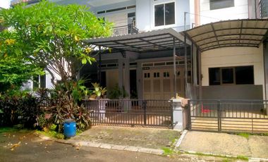 Rumah Cantik 2 Lt di Perumahan Citra Grand, Cibubur, Bekasi