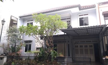 Rumah Cantik 2 Lt di Perumahan Citra Grand, Cibubur, Bekasi