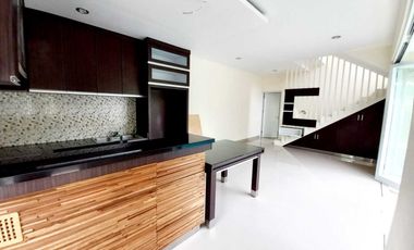 JUAL VILLA MODERN VIEW OCEAN 2 LANTAI NUSA DUA