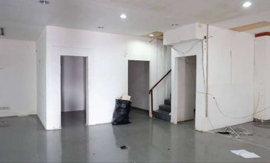 Ruko pinggir jalur utama dekat Jogja City Mall bagus untuk usaha