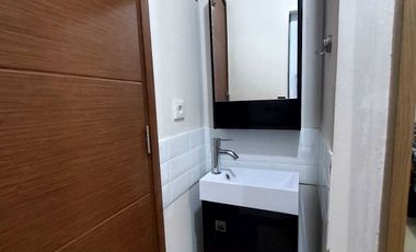 Dijual Apartemen Sudirman Suite furnished type 2 BR jadi 1 BR