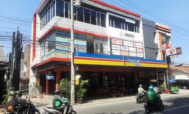 RUANG USAHA 3 LANTAI STRATEGIS DEPAN KAMPUS UPN SETURAN SLEMAN YOGYA