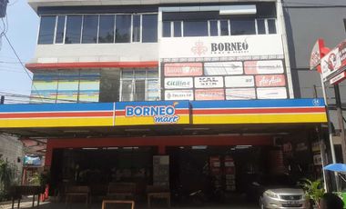 RUANG USAHA 3 LANTAI STRATEGIS DEPAN KAMPUS UPN SETURAN SLEMAN YOGYA