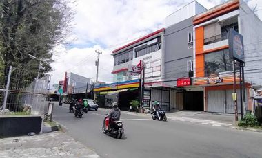 RUANG USAHA 3 LANTAI STRATEGIS DEPAN KAMPUS UPN SETURAN SLEMAN YOGYA