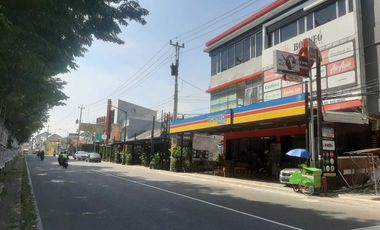 RUANG USAHA 3 LANTAI STRATEGIS DEPAN KAMPUS UPN SETURAN SLEMAN YOGYA