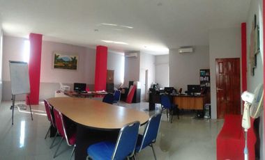 RUANG USAHA 3 LANTAI STRATEGIS DEPAN KAMPUS UPN SETURAN SLEMAN YOGYA