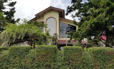 Villa Damar Indah di Pacet Puncak
