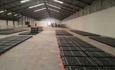 Industrial Permit Warehouse for Rent with a Loading Dock in Gempol near Sidoarjo