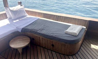 PRIVATE LUXURY YACHT FOR SAILING AND VACATION