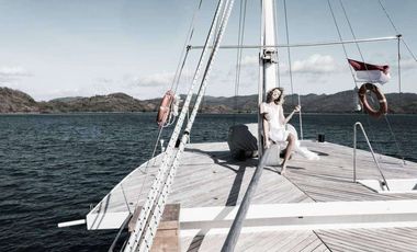 PRIVATE LUXURY YACHT FOR SAILING AND VACATION