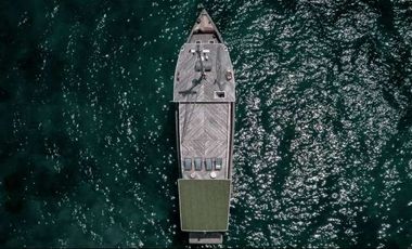 PRIVATE LUXURY YACHT FOR SAILING AND VACATION