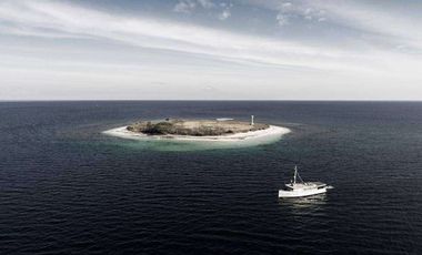 PRIVATE LUXURY YACHT FOR SAILING AND VACATION