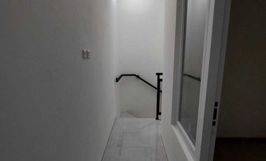 Rumah cantik minimalis 2 lantai lokasi dekat stadion jis sunter