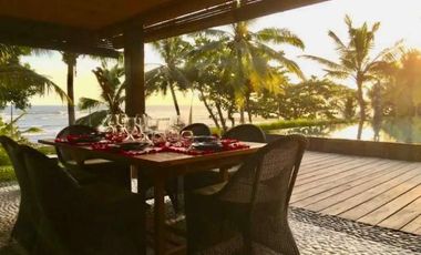 LUXURIOUS BEACH FRONT WOODEN VILLA