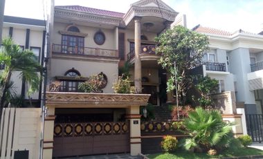 Sewa rumah 3 lantai di Araya I Surabaya Timur