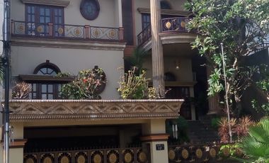 Sewa rumah 3 lantai di Araya I Surabaya Timur