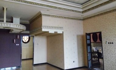 Sewa rumah 3 lantai di Araya I Surabaya Timur