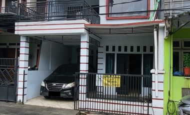 Dijual cepat Rumah 2 lantai dekat ke stasiun dan tol dj Taman Royal 3