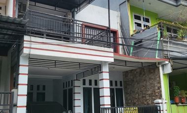 Dijual cepat Rumah 2 lantai dekat ke stasiun dan tol dj Taman Royal 3