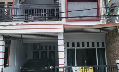 Dijual cepat Rumah 2 lantai dekat ke stasiun dan tol dj Taman Royal 3