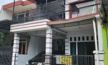 Dijual cepat Rumah 2 lantai dekat ke stasiun dan tol dj Taman Royal 3