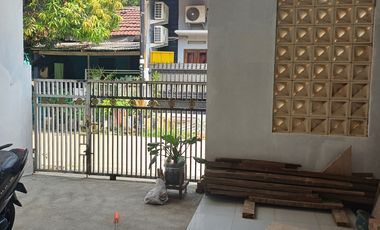 dijual rumah full renovasi  perumahan mutiara gading timur Bekasi