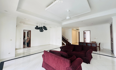 Disewakan rumah asri dalam compound back yard luas area kemang