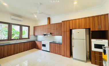 Disewakan rumah asri dalam compound back yard luas area kemang