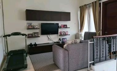 Rumah mewah dgn Kolam Renang Pribadi. Hunian yg nyaman dan Strategis