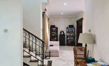 Rumah mewah dgn Kolam Renang Pribadi. Hunian yg nyaman dan Strategis