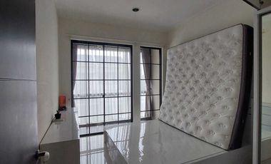 Disewakan Rumah Furnished di Komplek Perumahan Green Village Cipondoh