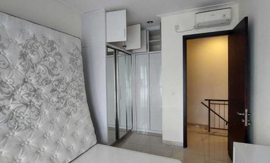 Disewakan Rumah Furnished di Komplek Perumahan Green Village Cipondoh