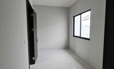 Disewa rumah kuningan village pik 2 uk 6x15 bagus