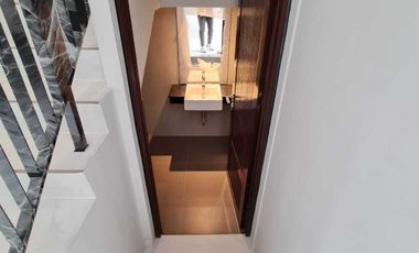 Disewa rumah kuningan village pik 2 uk 6x15 bagus