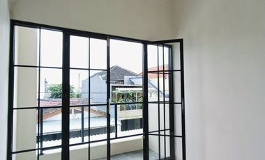 rumah cantik 2 lt hook dekat danau kerinci sawojajar dan tol